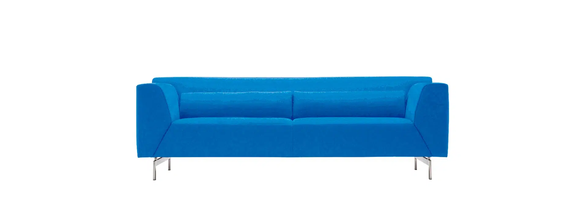 Blauer, moderner Sofa-Couch auf Metallbeinen.