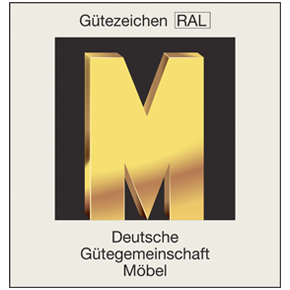 Großer gelber Buchstabe "M" auf dunklem Hintergrund.
