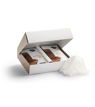 Offene Geschenkbox mit Produkten.